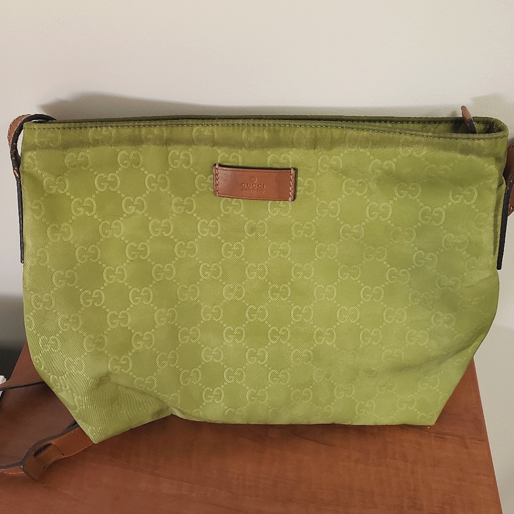 Gucci Authentic crossbody bag
